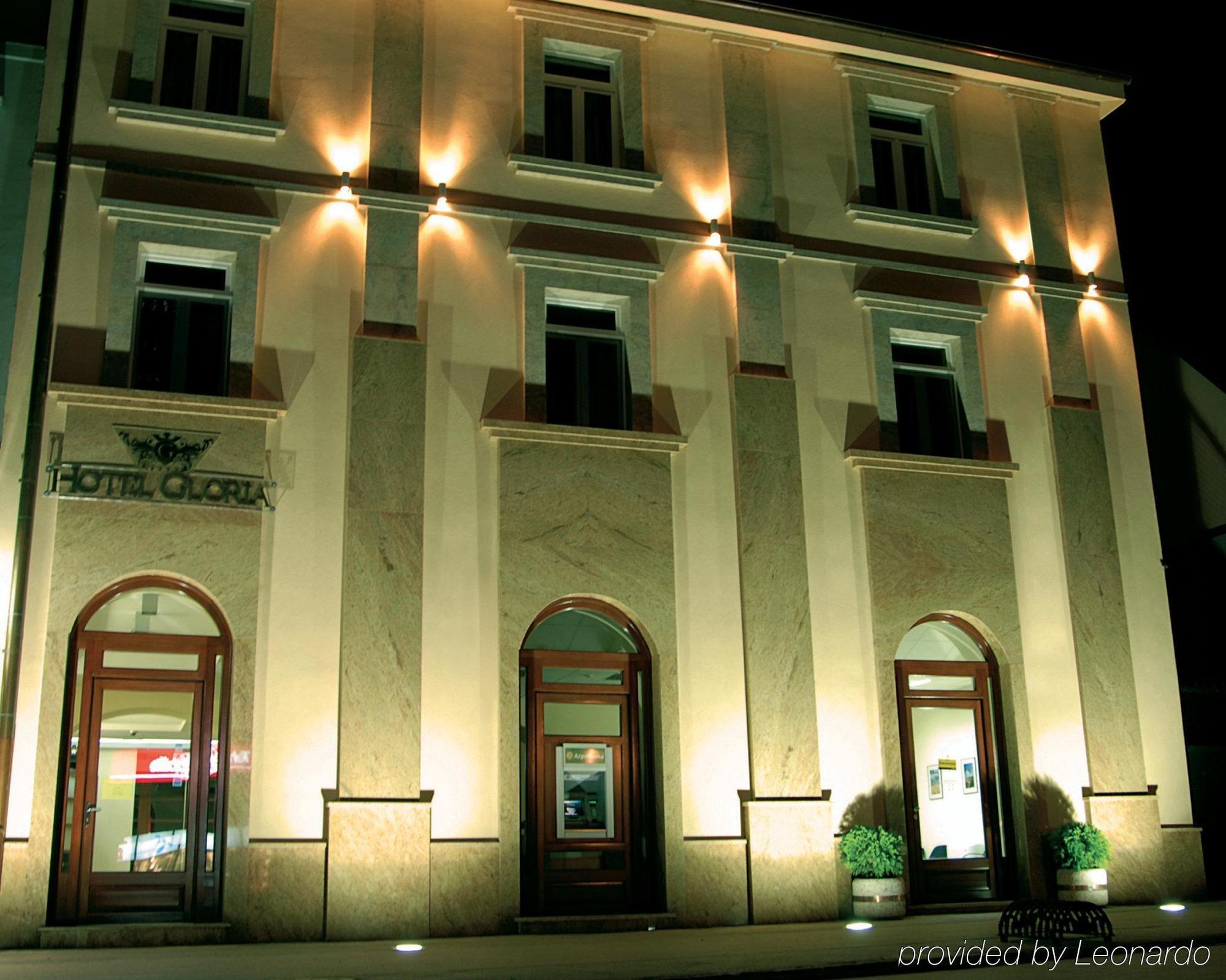 Hotel Forum Garni Суботица Экстерьер фото