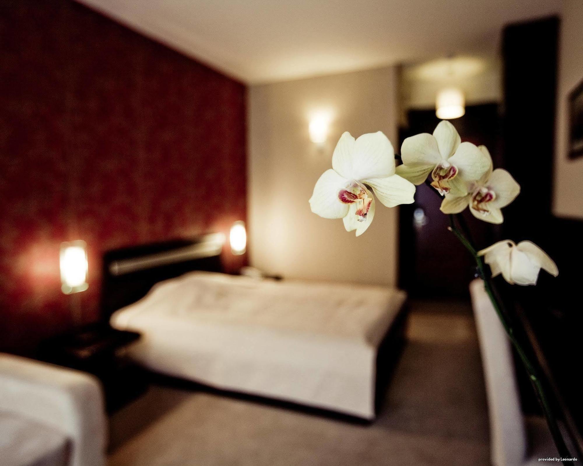 Hotel Forum Garni Суботица Экстерьер фото