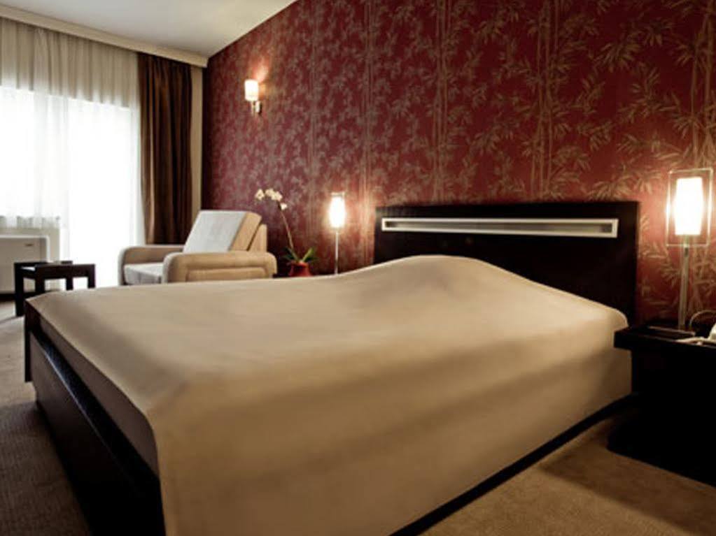 Hotel Forum Garni Суботица Экстерьер фото