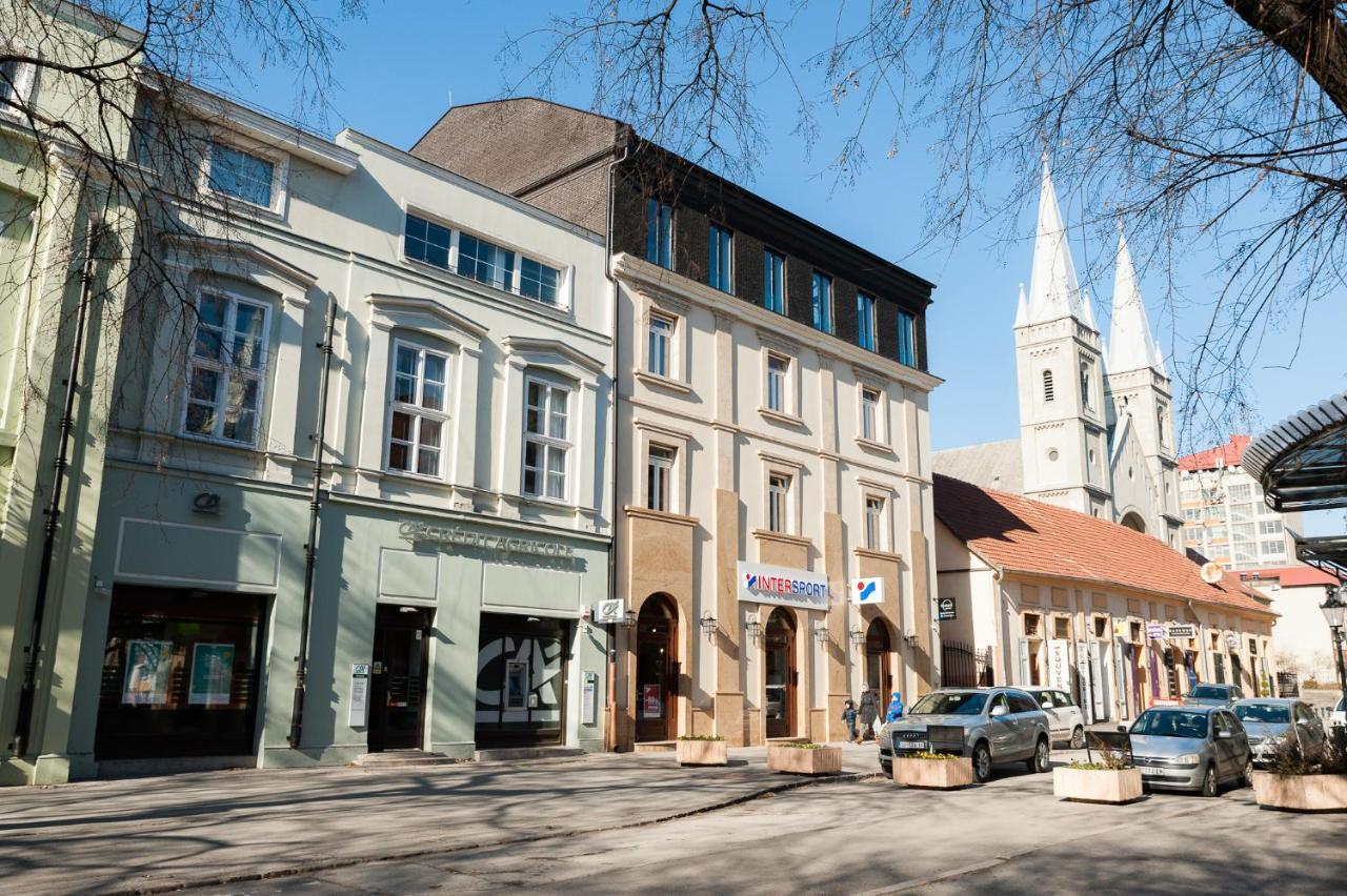 Hotel Forum Garni Суботица Экстерьер фото